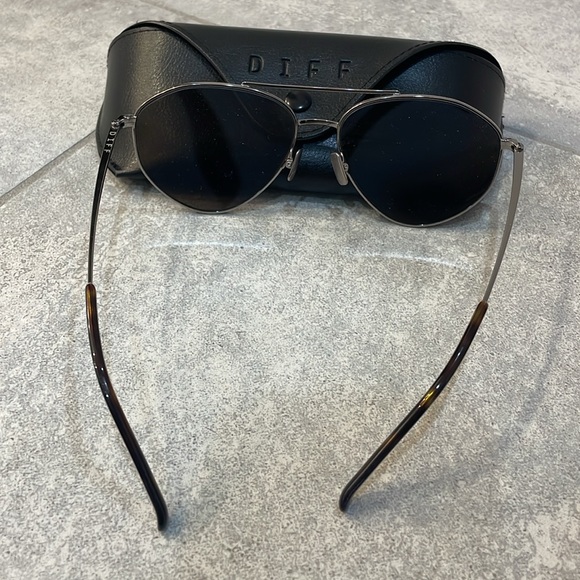 DIFF - Picture 2 of 3